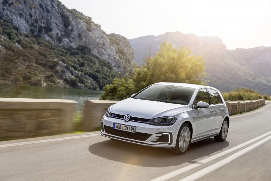  Volkswagen Golf GTE 2017 года  (WW) (фото 19 из 43)